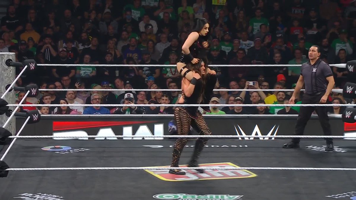 Raquel Rodriguez is making THE MOST of her WWE Women's World Title Match! 💪 Could tonight be the night of NEW CHAMPIONS?