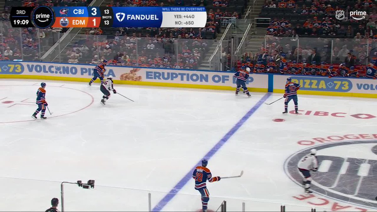 CONNOR MCDAVID DOING CONNOR MCDAVID THINGS 🤯 My goodness...