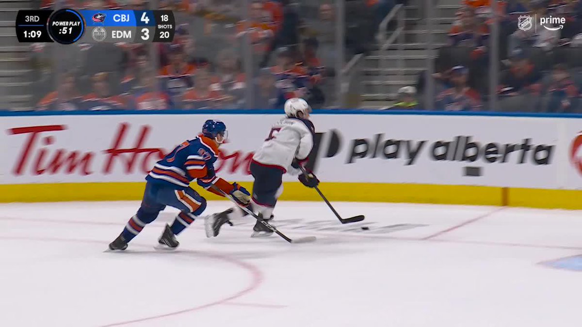 EDMONTON TIES IT 👀 Jake Walman finds the back of the net with less than a minute left in the third!
