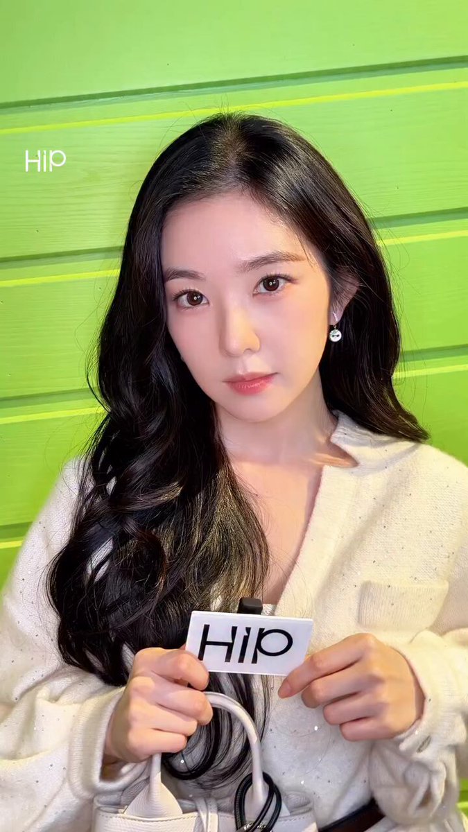 [IG] 251111 Irene ‘Tears’ challenge at the Longchamp pop-up store with HIP Korea 😆🤍 #IRENE #아이린 #RedVelvet Red Velvet