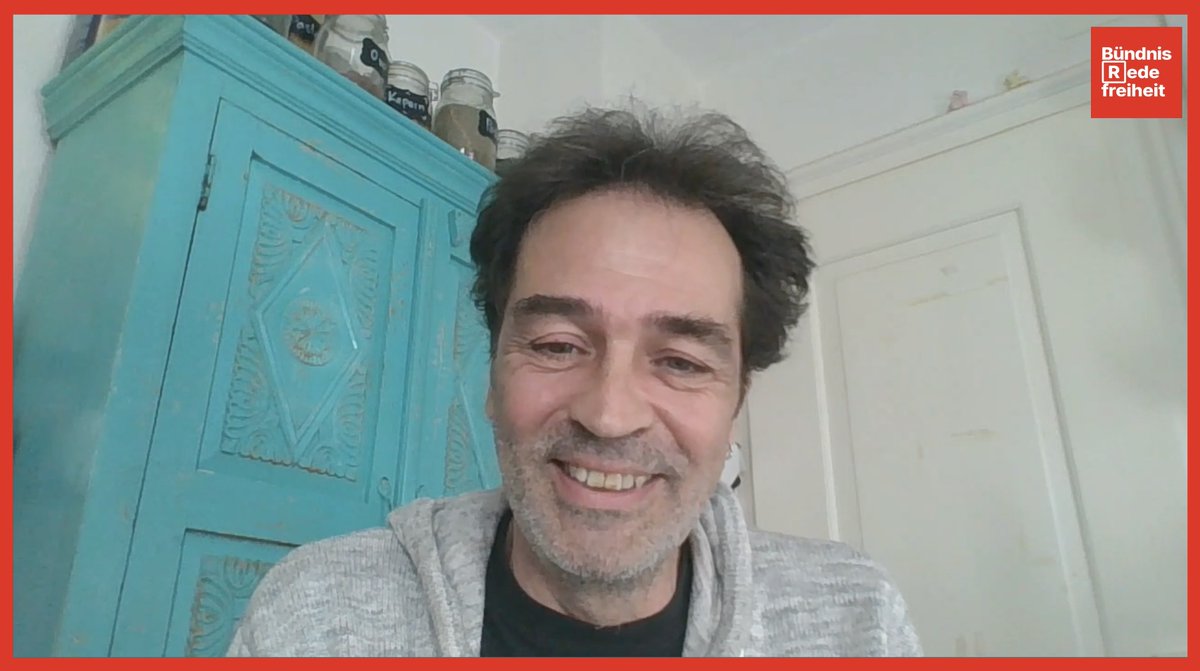 Der Blasinstrumentenreparateur Emanuel Brünisholz aus Burgdorf muss in der Schweiz zehn Tage ins Gefängnis, weil er auf Facebook schrieb, dass Skelette nicht trans sein können. Er nimmt es mit Humor und lässt sich durch die Zensur nicht unterkriegen! ✨ Emanuel Brünisholz