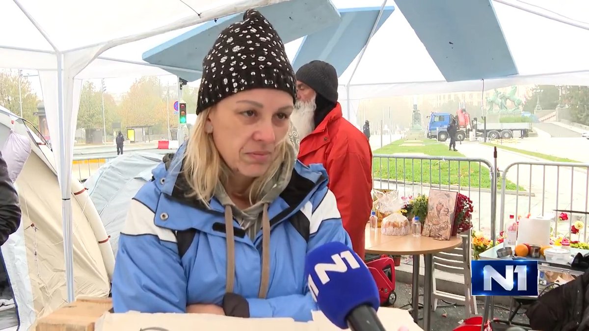 Dijana Hrka, majka Stefana, jedne od 16 žrtava pada nadstrešnice na Železničkoj stanici u Novom Sadu, koja već deseti dan štrajkuje glađu kod Ćacilenda, kaže za N1 da je malo više malaksala, da jedva stoji na nogama, "ali biće to dobro".