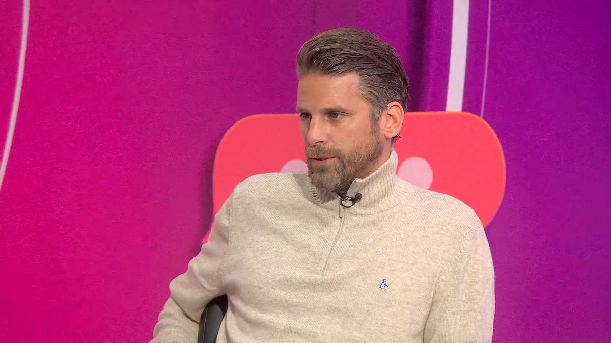 "Man United are looking quite good at the minute...they'll have an eye on the top four" "When I played Man United, they had an aura" David Bentley praises Ruben Amorim for the improvements he's made at Man United and describes the challenges of facing Sir Alex Ferguson's side 🔴