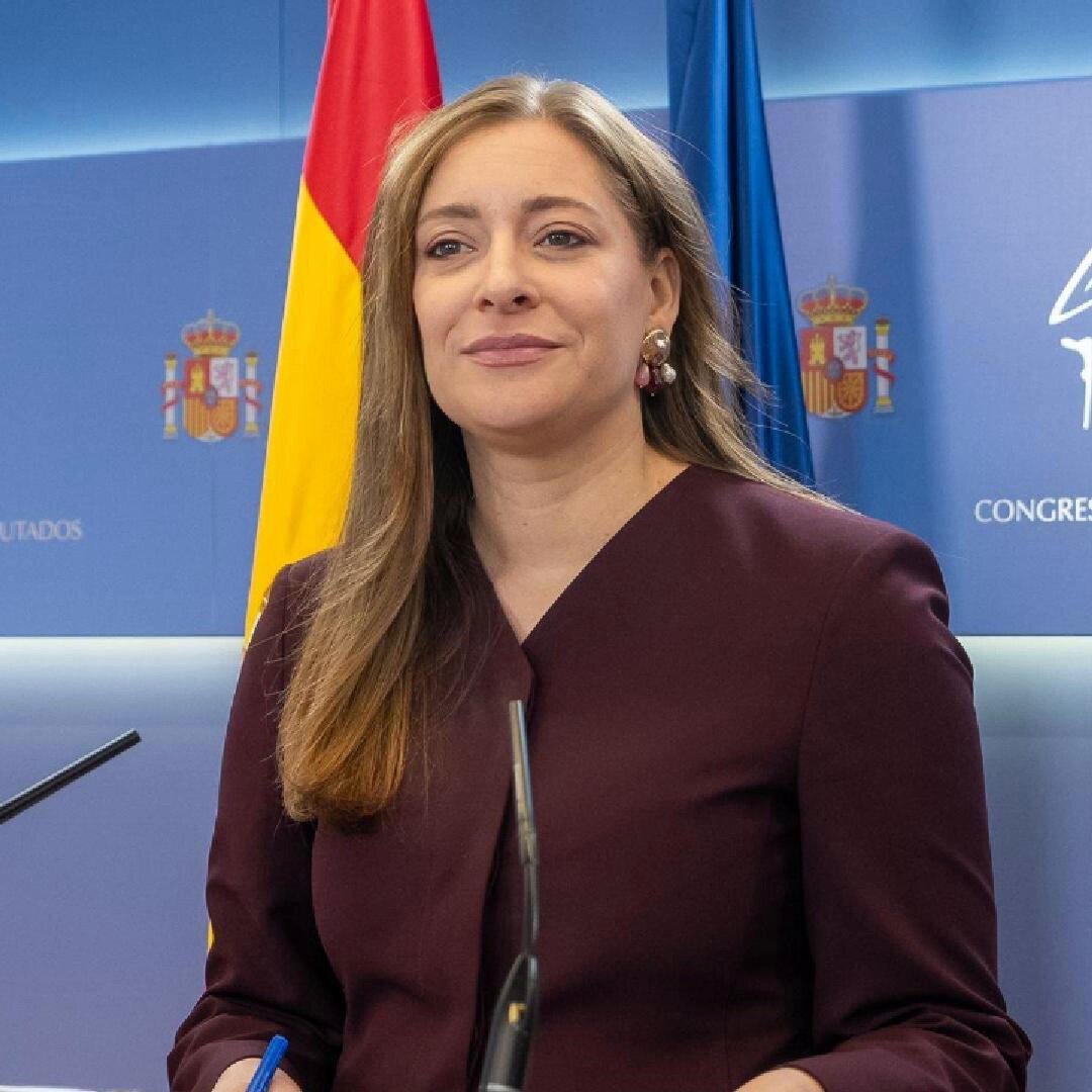 Mañana declarará el FGE y ya ha sido absuelto por el presidente del Gobierno: se ha puesto la toga y ha dictado sentencia en la portada de un periódico. 🔴 En un Estado de derecho, cuando un presidente dicta sentencia es porque la democracia ha salido por la puerta.