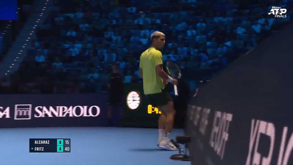 Carlos Alcaraz just hit a spectacular ONE HANDED backhand winner in Turin.