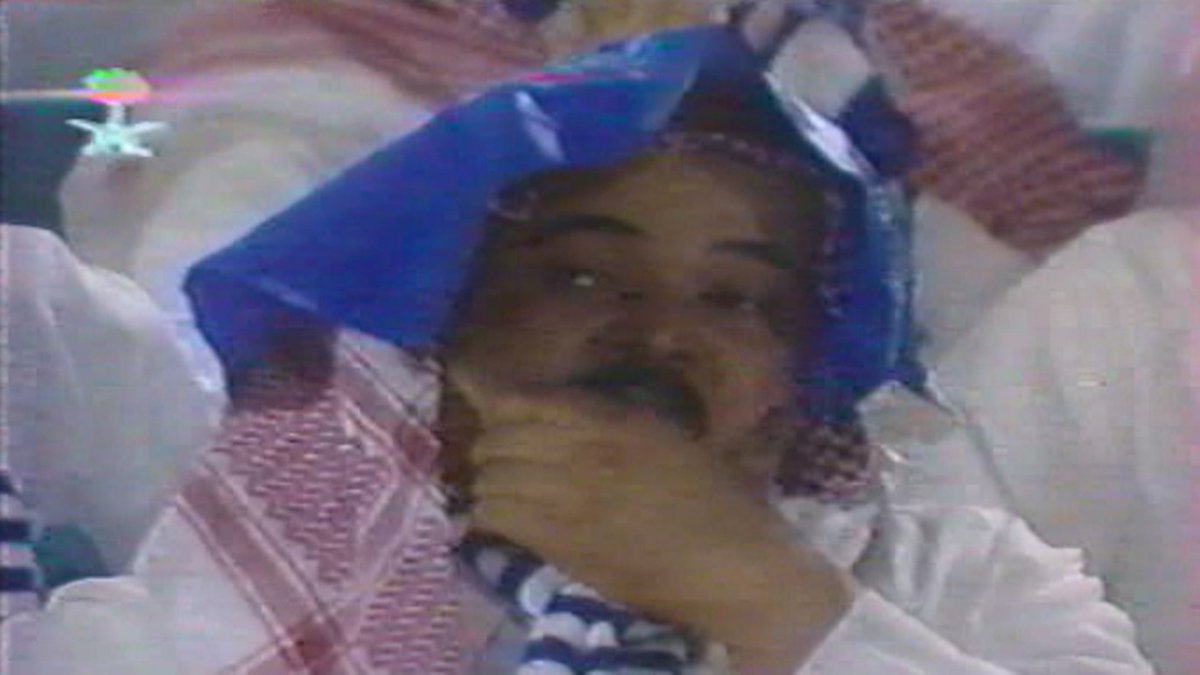 🚨🚨🚨 في نهائي بطولة دوري عام 1993مـ🏆 بين الهلال و الشباب الحكم يعيد تنفيذ ركلة (ترجيح) الهلال ثلاث مرات حتى سجلوا هدف 🤔 ؟؟؟