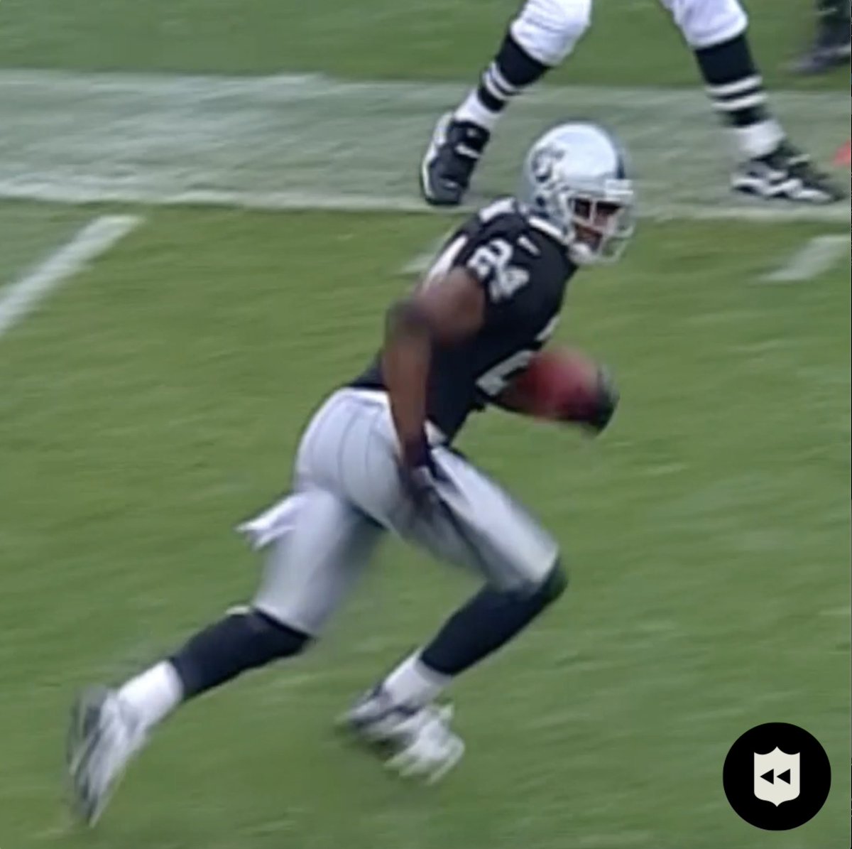 26 years ago today, Charles Woodson showed he could truly do it all, making his first career NFL catch. (via NFL Legacy)