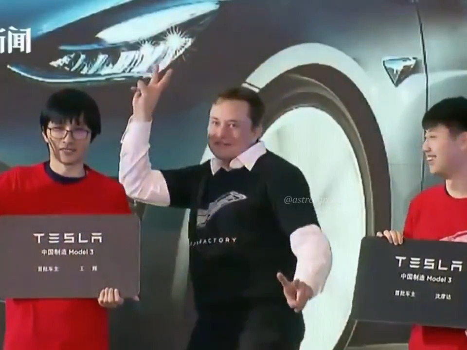 Elon trying to act like a human 👽