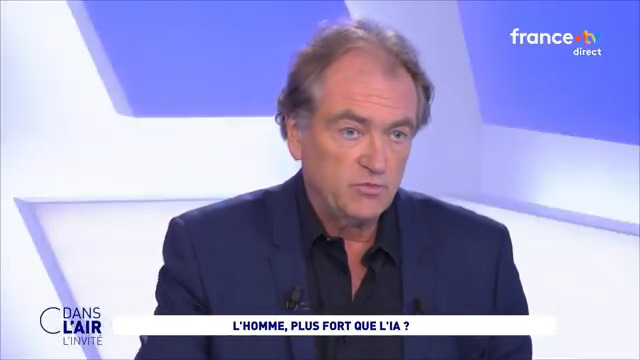 "L'imagerie cérébrale montre que dès les premières utilisations de l'IA générative on voit dans le cerveau des connexions qui ne se font plus. Il faut deux mois de sevrage pour retrouver un état normal. Cette forme d'IA rend idiot, feignant et dépendant." Didier Van Cauwelaert invité de Caroline Roux dans #cdanslair.
