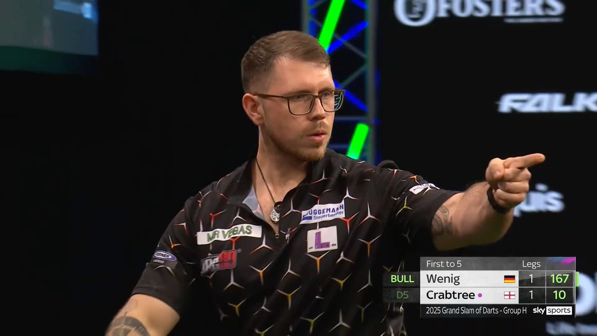 167 FROM WENIG! Lukas Wenig takes out a massive 167 to steal the leg from Cam Crabtree, a huge break of throw in this straight shootout to advance to the last 16! 📺 #GSOD | Group H