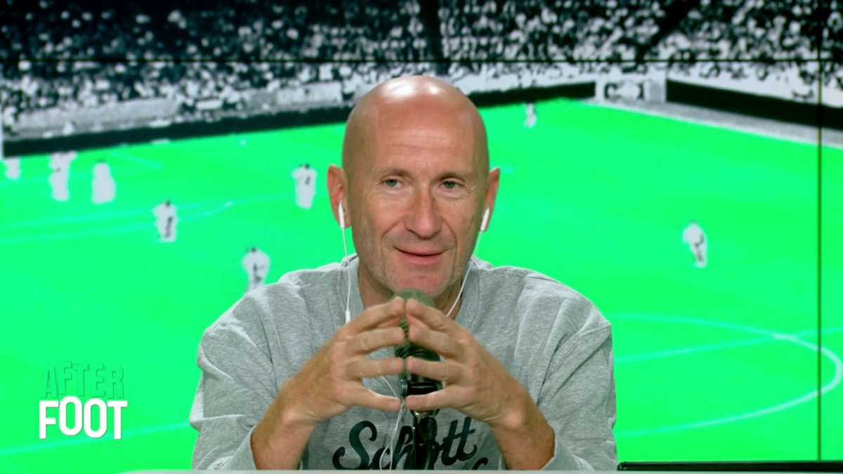 🇫🇷 L'avis de Gilbert pour une passation de pouvoir Deschamps-Zidane apaisée : "J'aimerais que la fédé', avant le Mondial, organise une grande conf' de presse, avec les deux sur l'estrade, pour une passation fluide." #RMCLive