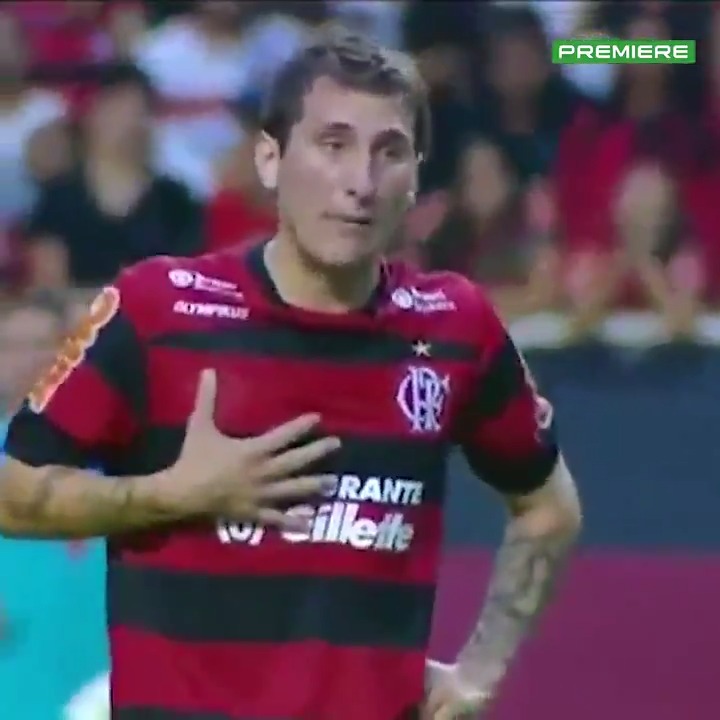 Quando Bottinelli brigou com Thiago Neves para bater a falta em um Fla x Flu. Ele fez isso...