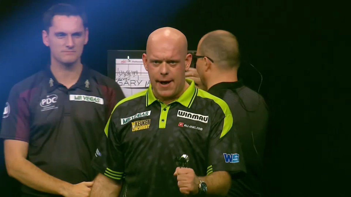 VAN GERWEN HAMMERS ANDERSON! Michael van Gerwen averages over 108 to blitz past Gary Anderson 5-2 and progress to the Second Round! It's the first time Anderson has exited the Grand Slam at the group stage! 📺 #GSOD | Group G