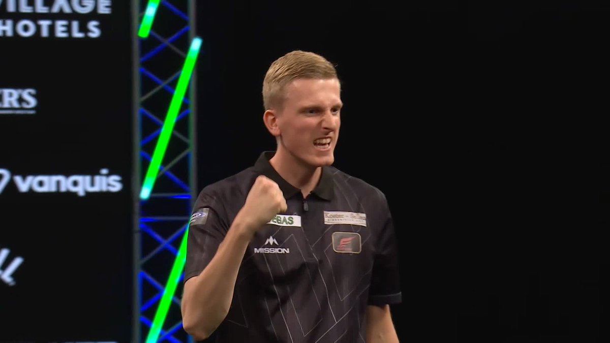 NIJMAN WHITEWASHES ASHTON TO ADVANCE! Wessel Nijman defeats Lisa Ashton 5-0 to book his place in the knockouts for the first time at the Grand Slam! It's now a straight shootout between Josh Rock and Gian van Veen for the last 16! 📺 #GSOD | Group F