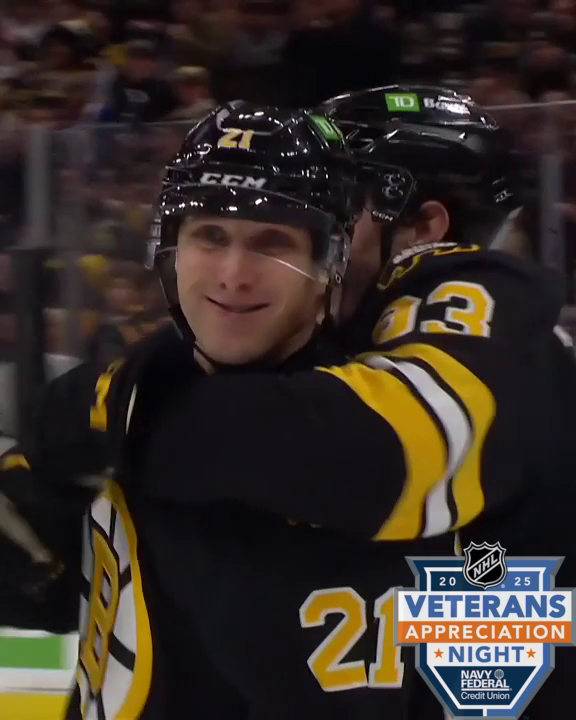 Alex Steeves has his first of the season, and he gets it against his former team! 🚨 📺: NHLonTNT & hbo max fka ➡️ Veterans Appreciation Night presented by Navy Federal Credit Union
