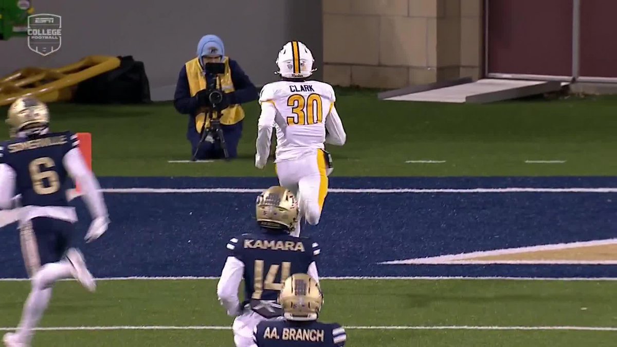 DA'REALYST TD 🔥 Da'Realyst Clark takes it 89 yards for the lead.