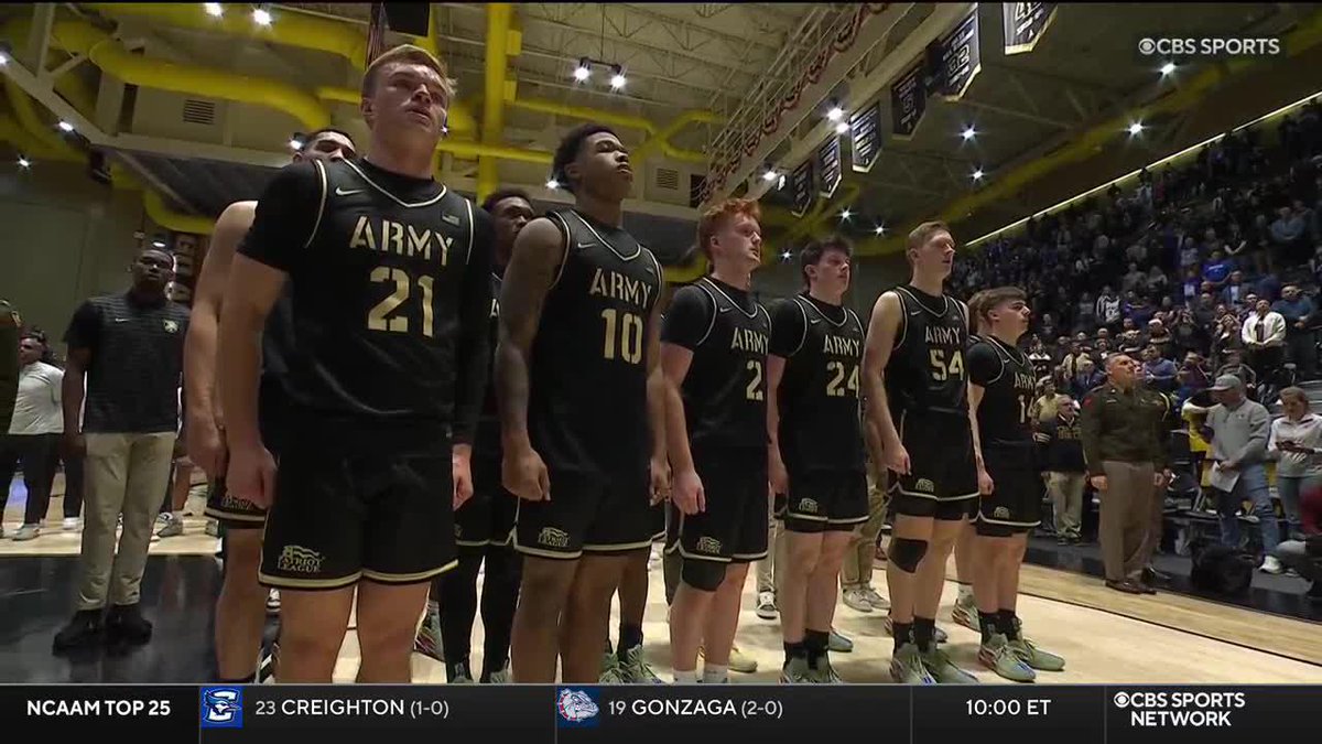 Great tradition here. Army Men's Basketball and Duke Men’s Basketball stick around for Army's alma mater after the game.