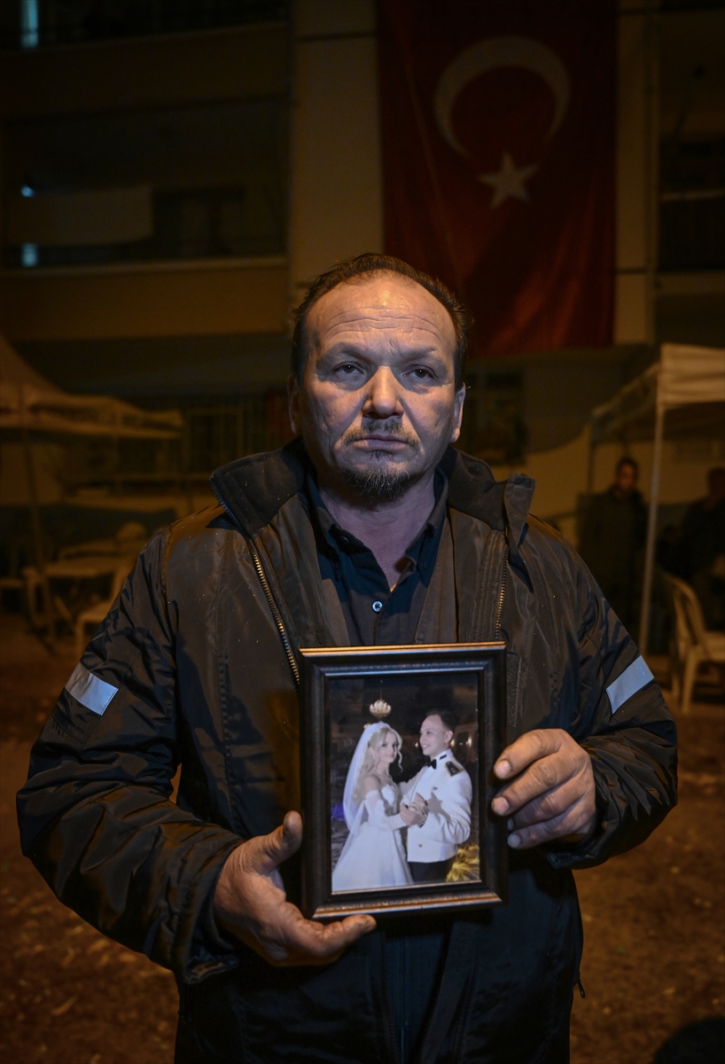 🇹🇷Hava Pilot Üsteğmen Cüneyt Kandemir'in şehadet haberi Ankara'daki baba evine ulaştı. Baba Adil Kandemir: "Vatan sağ olsun. Bu vatan için ben bile gider savaşır, şehit olurum. Milletimizin başı sağ olsun."