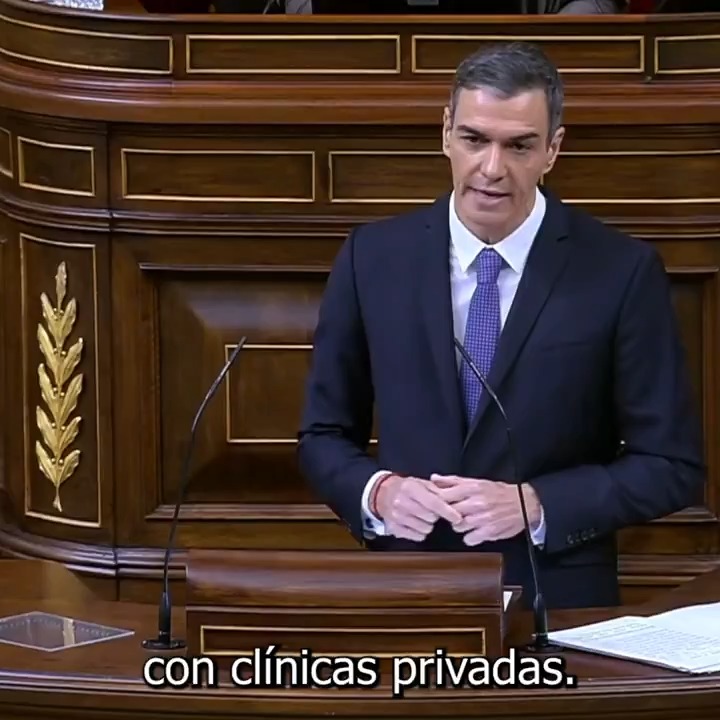 Desde 2019, el Gobierno andaluz ha destinado casi 4.000 M€ a conciertos con clínicas privadas. ¿Y cuál es el resultado? El número de sanitarios por habitantes se ha desplomado y las listas de espera se han disparado. Esto es lamentable, inmoral e ilegal.