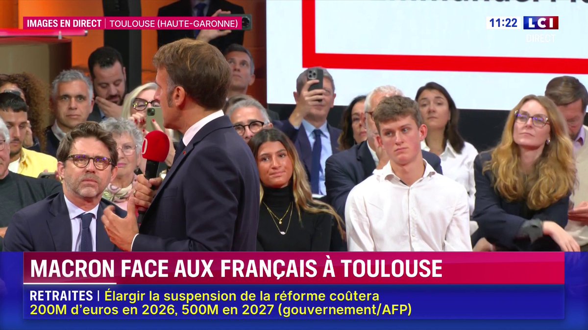 🔴 Emmanuel Macron face aux Français à Toulouse 🗣️ "On commence au fond un cycle de discussions. On voit bien que quelque chose se passe, pas simplement dans notre pays mais dans nos démocraties, avec les réseaux sociaux depuis quelques années, et maintenant l'IA".