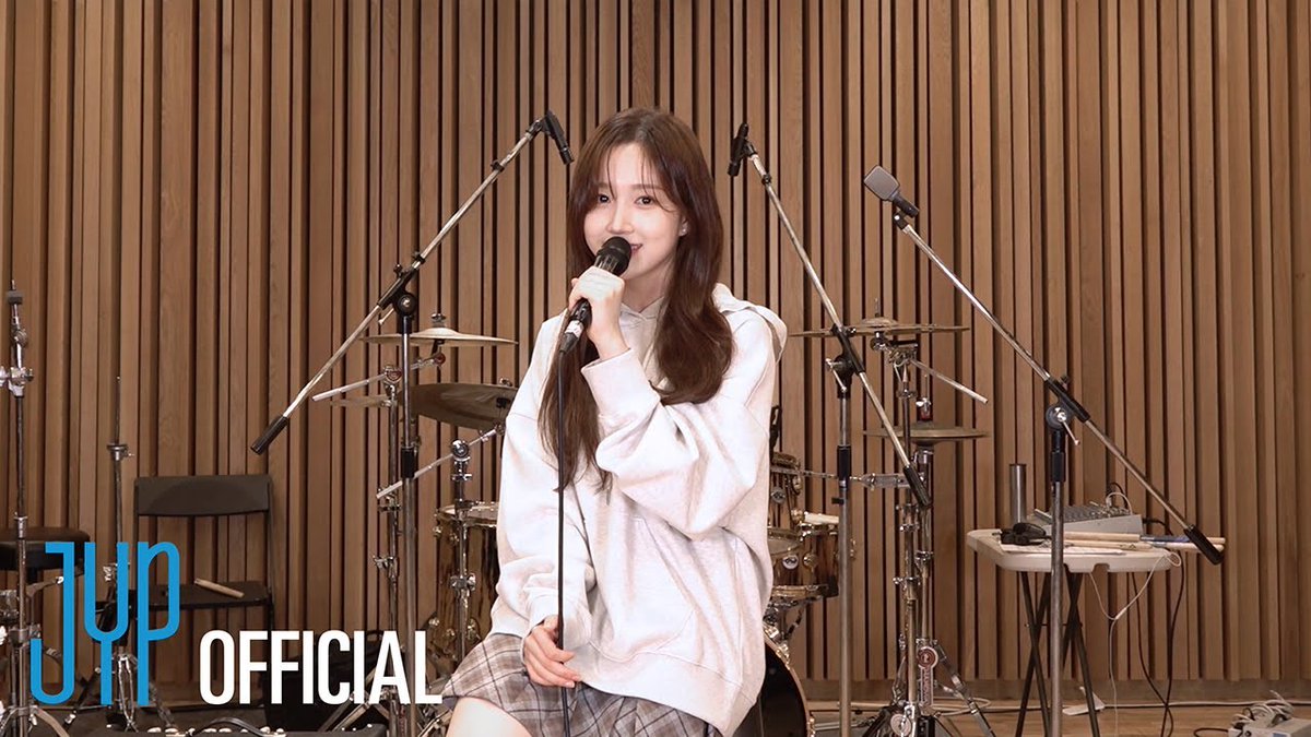 4 years ago today, Haewon did her first live for JYPn's "Guerrilla Live" covering ‘my universe’