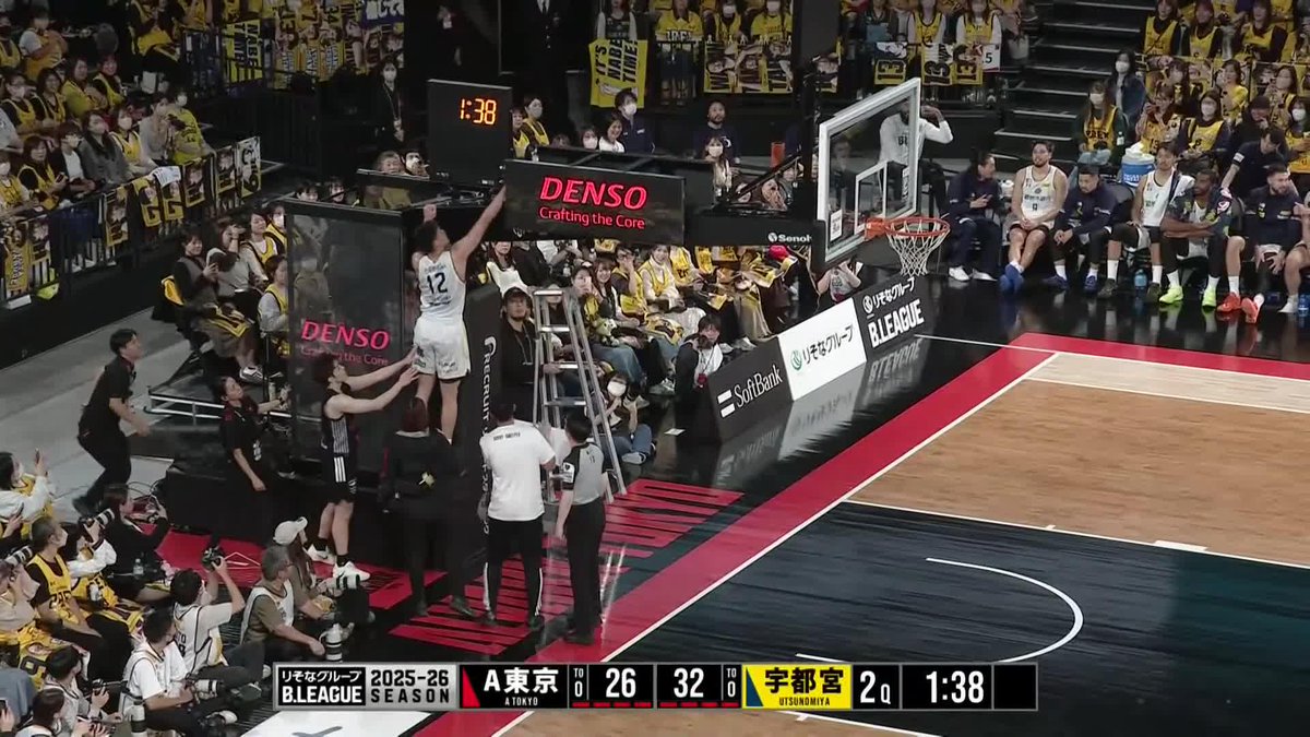 ボールが戻って来ない😂 危機を救った高島選手に会場からは拍手👏 宇都宮ブレックス / UTSUNOMIYA BREX 📡バスケットLIVEで生配信中 #Bリーグ #りそなグループ
