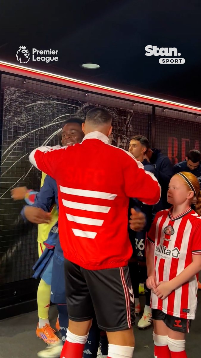 Granit Xhaka embracing his former Arsenal team-mates in the tunnel before kick-off last Saturday. ❤️ 🎥 Stan Sport Football
