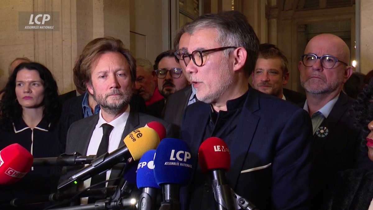 "Jamais je n'aurais imaginé qu'un homme ou une femme de gauche puisse appeler à voter contre un projet social" et "puisse, dans [un] désir de grand soir, accepter de voter avec la droite la plus rétrograde", regrette Olivier Faure. #DirectAN #PLFSS2026