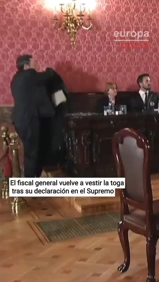 El fiscal general vuelve a vestir la toga tras su declaración en el Supremo