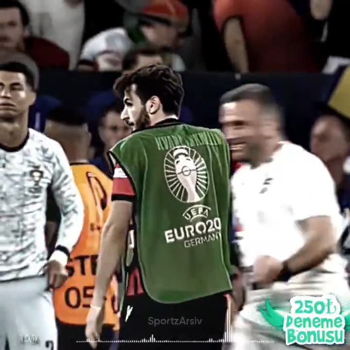 Kvaratshelia, idolü Ronaldo'yu görünce sevincini yarıda kesiyor ❤️‍🩹