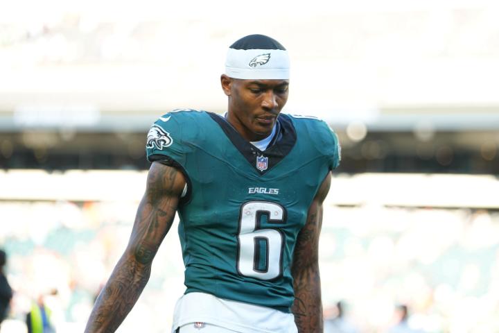 Ross Tucker believes DeVonta Smith is a "better player" than A.J. Brown right now. 🤯 "I would rather have DeVonta."