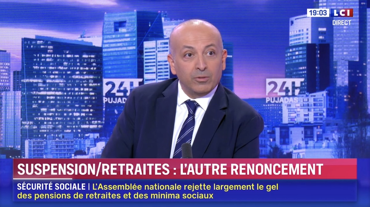 Mon coup de gueule ce soir chez David Pujadas sur LCI. La réforme des retraites est suspendue. Voilà la France prisonnière d’une bulle spatio-temporelle, d’un monde parallèle qui s’accroche à l’idée qu’on peut indéfiniment travailler moins. Car pendant ce temps, le monde réel, lui, avance à une vitesse vertigineuse : IA, robotique, spatial, quantique… Des révolutions qui redéfinissent déjà le travail, la productivité, la connaissance, la santé, notre place dans l’économie mondiale… Mais à l’Assemblée nationale, on préfère le déni confortable et clientéliste à la lucidité courageuse. Quelle tragédie ! Oui, je suis en colère. En colère de voir l’ignorance et la déconnexion l’emporter sur la raison. En colère parce que ce n’est pas nous qui paierons le prix fort de ces renoncements : ce sont nos enfants, nos petits-enfants, et les Français qui ne sont pas encore nés. Ce que nous vivons aujourd’hui est une trahison pour les générations futures.