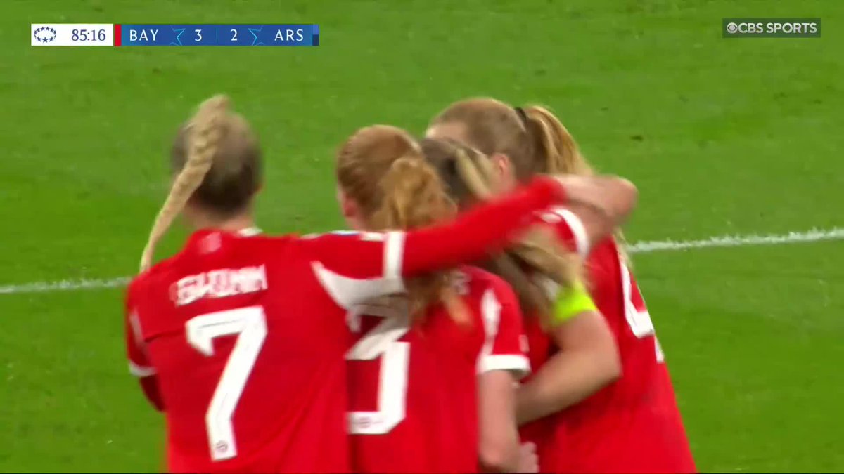 BAYERN MUNICH HAVE TURNED THIS GAME ON IT'S HEAD 🔄 Glódís Viggósdóttir grabs the third goal to put Bayern in front from 2-0 down 🤯 Stream every UEFA Women’s Champions League game on Paramount+ 📺