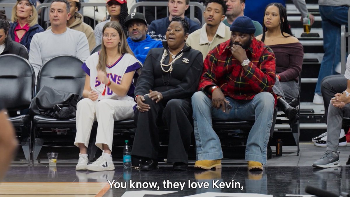 “A lot of the NBA players, they’ll call me Mama Durant or Mama Dukes, Miss Wanda.” 🥹 Kevin Durant’s mom Wanda mic’d up on Christmas Day is too good 😂 📺 Starting 5: Season 2