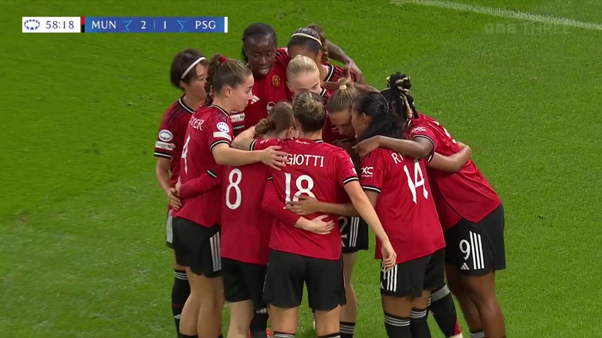 "An unbelievable team goal for Manchester United!" ⚽️ Fridolina Rolfo heads in to give the Reds the lead once again at Old Trafford.