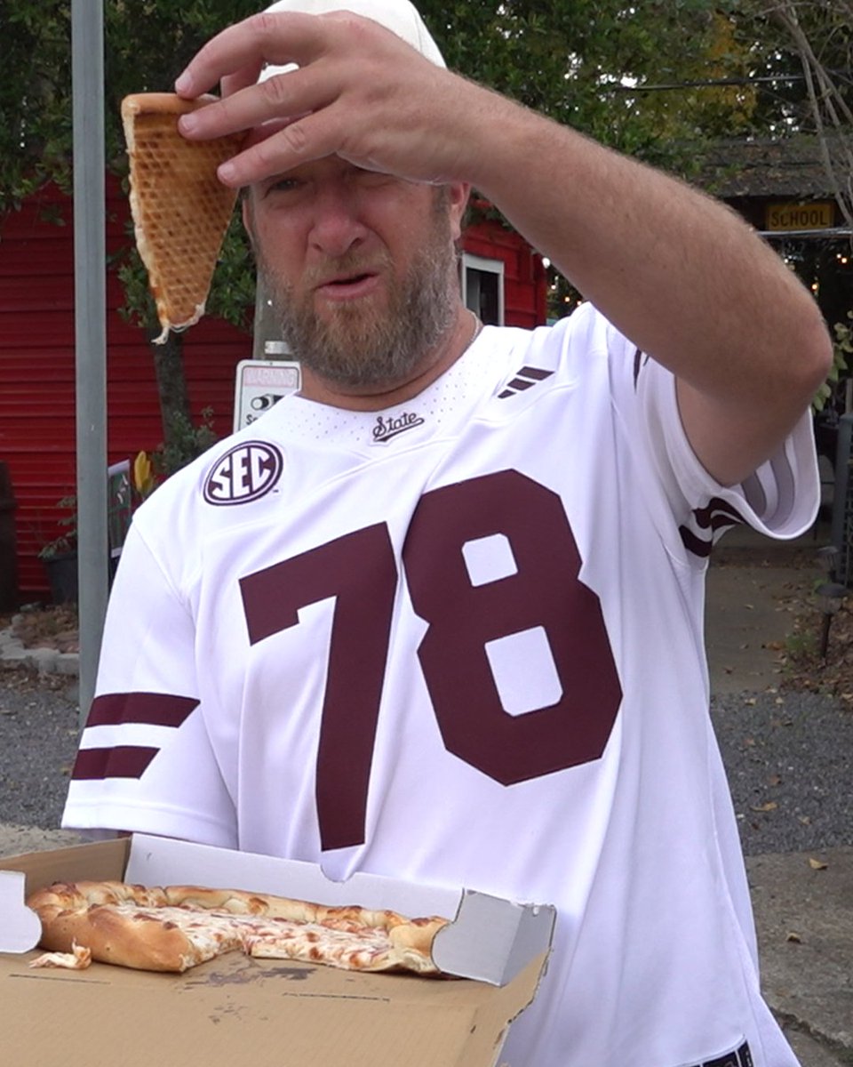 Barstool Pizza Review - Stromboli's (Starkville, MS)