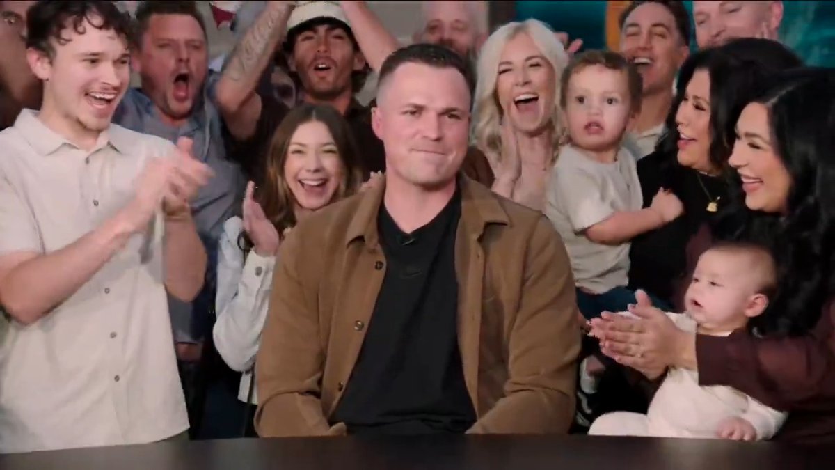 Tarik Skubal is surrounded by family and friends as he is announced as the 2025 American League Cy Young Award winner! 🥹