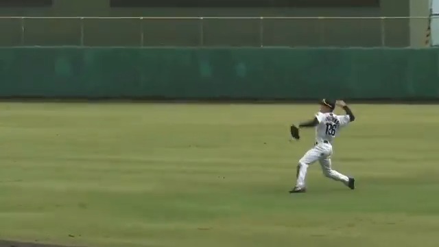 【安芸】 サードへ鋭い送球を投げる福島選手、西純選手！ #hanshin #虎テレ #阪神タイガース #秋季キャンプ 虎テレでは秋季キャンプをライブ配信