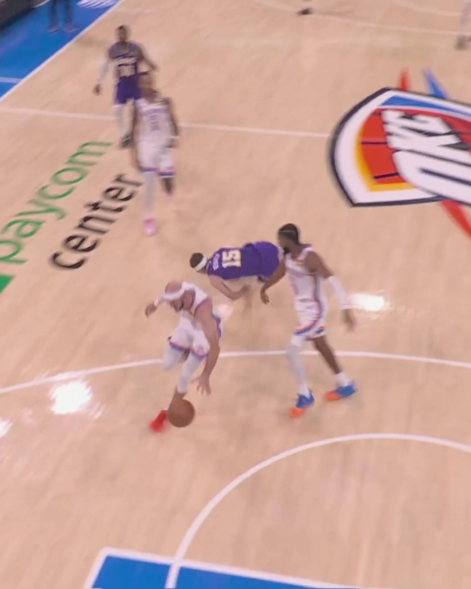 CARUSO STRIPS REAVES AND HITS A THREE 🔥 The champs are rolling the Lakers on ESPN ⚡