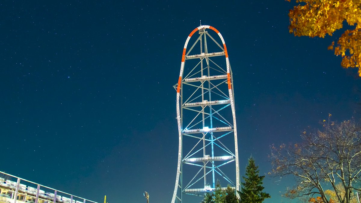 Wait for it...two nights in a row?!? Our strata coaster looks good under the #northernlights. 🩷💚 #TopThrill2 #aurora #auroraborealis #CedarPoint