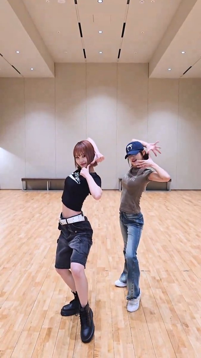 yena would burn down a country if it were to make kim chaewon happy