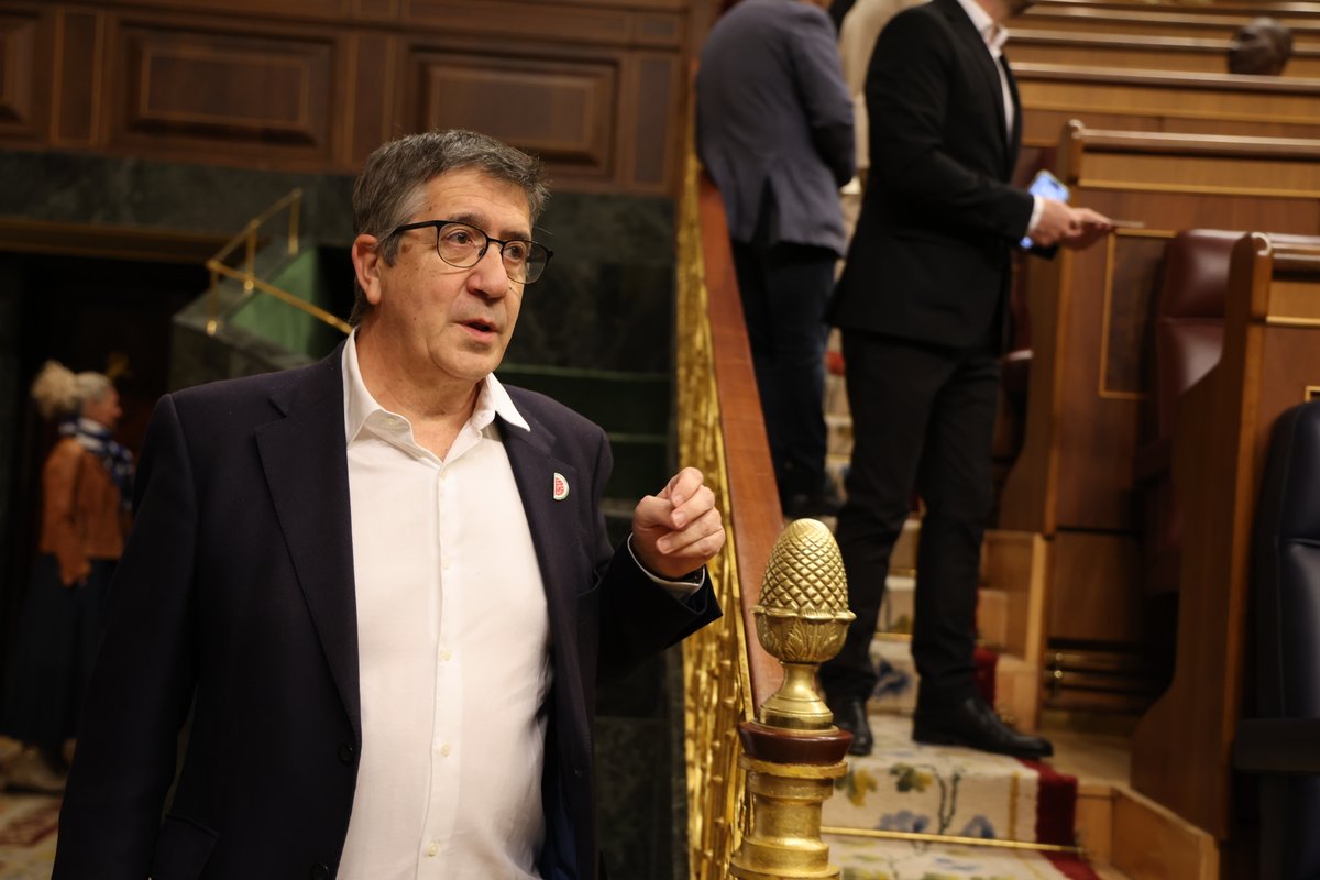 Este Gobierno tiene claro su horizonte desde el primer día: gobernar para la mayoría. ➡️ Subiendo el salario mínimo. ➡️ Revalorizando las pensiones. ➡️ Reforzando los servicios públicos. 🌹 Un Gobierno con rumbo y compromiso con la gente.