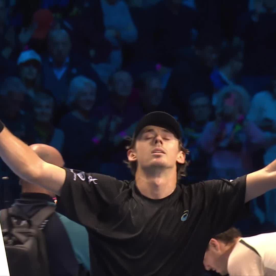 0-16 in last 16 matches against the top 10... 0-5 lifetime at the ATP Finals... 0-2 in last two matches against Taylor Fritz... Must win in STRAIGHT sets to stay alive... AND ALEX DE MINAUR DOES JUST THAT 😱