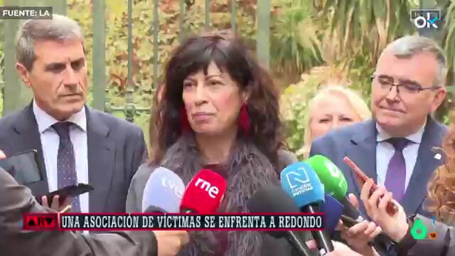 🔴URGENTE| Una víctima de maltrato le pinta la cara a la Ministra de Igualdad por el fallo en las pulseras: “Lo que dijo ayer es mentira. Hable con las víctimas. ¡Es usted una cómplice de los asesinos y maltratadores! Esto no es feminismo”.