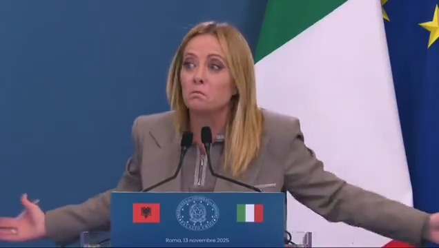 - Presidente Meloni, il progetto in Albania è impantanato e le strutture vuote. Lei dice che i centri funzioneranno. Ci può dire quando? - Funzioneranno dopo che avremo perso un anno e mezzo. Due anni? La responsabilità non è la mia. Ognuno si prenderà le proprie