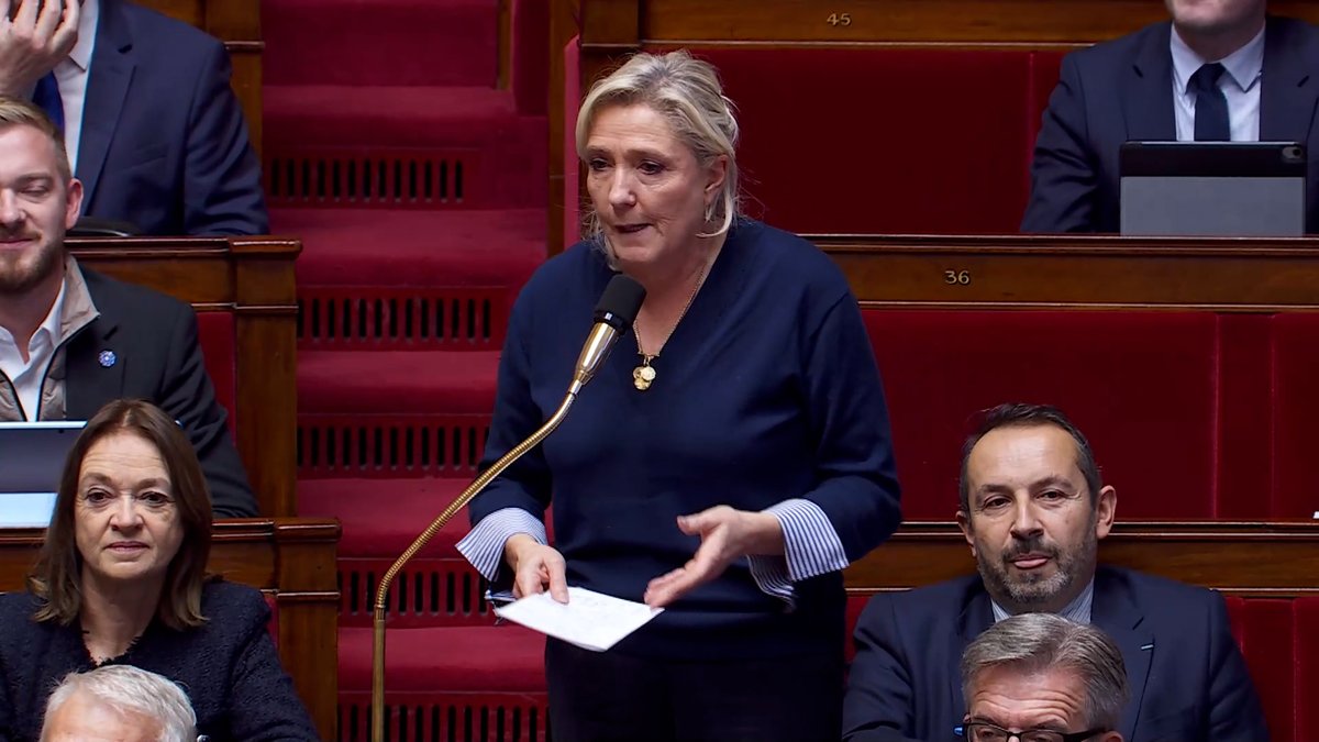 Madame la ministre, vous expliquez que le débat qu'il y a aujourd'hui dans cet hémicycle - et le vote qui va avoir lieu - ne sert strictement à rien. Le peuple a son mot à dire. Il a dit ce qu'il en pensait en 2005. On a violé sa volonté. Aujourd'hui, nous ne la laisserons pas être violée une nouvelle fois !