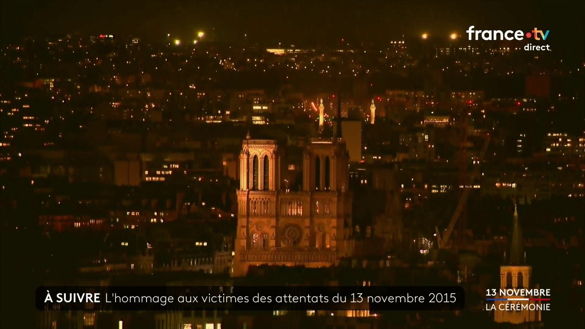 Notre-Dame de Paris, les églises parisiennes et la Basilique Saint-Denis font sonner en ce moment leurs cloches"entre 17h57 et 18h02", selon l'annonce le diocèse, pour l'ouverture de la cérémonie, place Saint-Gervais, à Paris. #13-Novembre