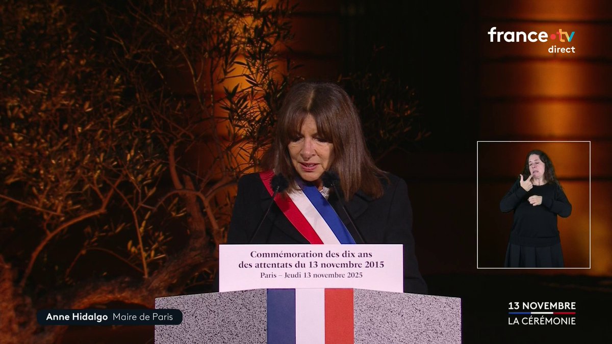 🔴 “Paris s’est relevée, la France n’a pas cédé à la haine, Paris n’a pas cédé à la peur“, se souvient Anne Hidalgo, maire de Paris. #13Novembre