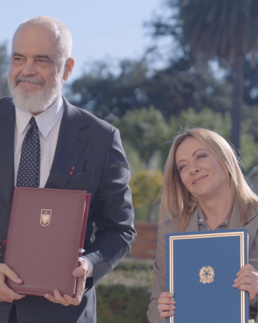 Oggi a Roma il primo vertice intergovernativo Italia–Albania, insieme al mio amico Edi Rama. Un incontro che conferma un rapporto straordinario e una cooperazione sempre più forte, dalla sicurezza all’energia, dalle infrastrutture alle migrazioni. Avanti insieme, con un rapporto fondato su concretezza, fiducia e una cooperazione sempre più profonda 🇮🇹🇦🇱