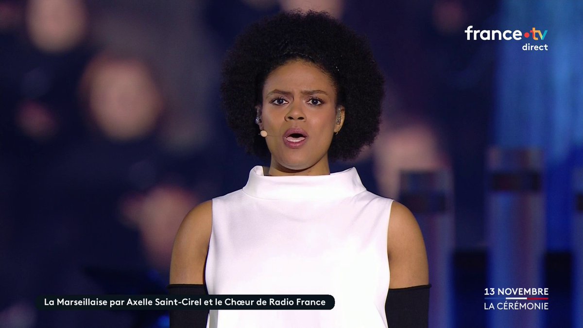 🔴 HOMMAGE AUX VICTIMES DU 13-NOVEMBRE - La Marseillaise est interprétée par Axelle Saint-Cirel et le Chœur de Radio France, dans le Jardin du #13Novembre.